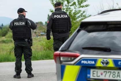 Policajti asistovali pri prevoze srdca cez tunel Visnove