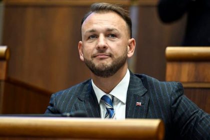 Rozsirene predsednictvo Hlasu jednomyselne podporilo Sutaja Estoka