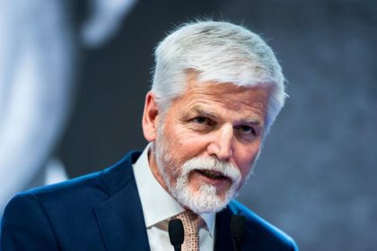 S prezidentom Pavlom rokovali vsetci nominanti okrem Turka