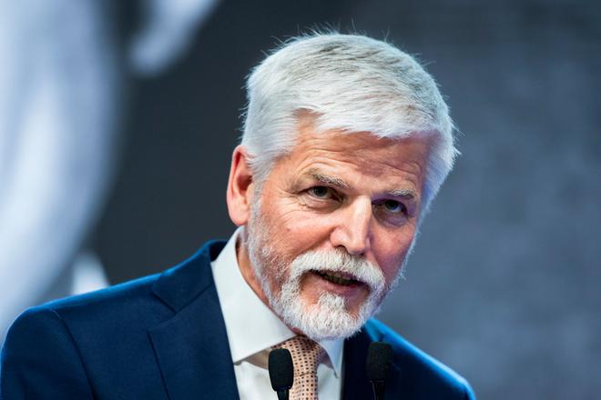 S prezidentom Pavlom rokovali vsetci nominanti okrem Turka