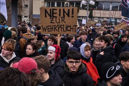 Tisice nemeckych ziakov a studentov protestovali proti zakonu o vojenskej sluzbe