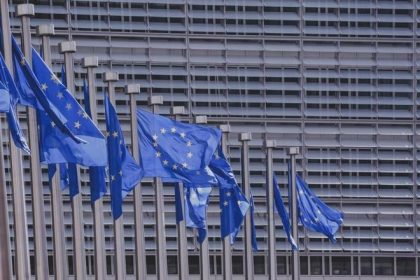 Vizia spojenej Europy je tu no nikto ju nepredava Mladi Europania chcu silnejsiu EU