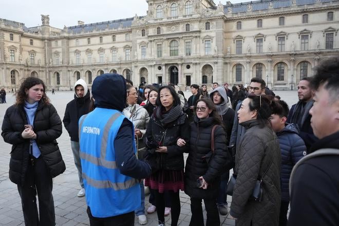 Zamestnanci Louvru ukoncili strajk dalsi nie vylucili