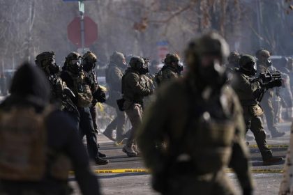 Americka vlada celi tlaku kvoli druhemu dodatku ustavy Trumpovi podporovatelia si uz davaju pozor