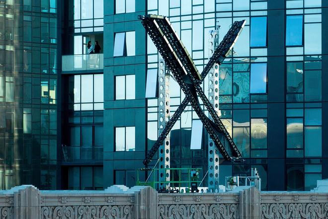 Britania vysetruje siet X pre obvinenia z detskej pornografie