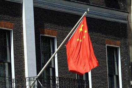 Dvesto miestnosti v podzemi Londyna Nova cinska ambasada moze byt hrozbou