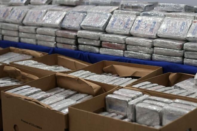 Francuzske namornictvo zadrzalo v Tichom oceane lod s takmer piatimi tonami kokainu