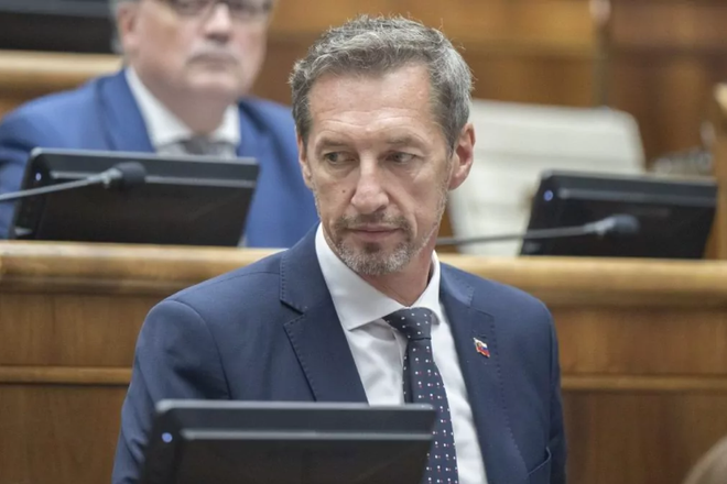 KDH ziada od vlady zasahy proti socialnym sietam