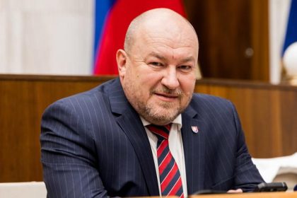 Menili zoznam uspesnych vracali sa v case Nejasnosti okolo Huliakovho fondu pokracuju