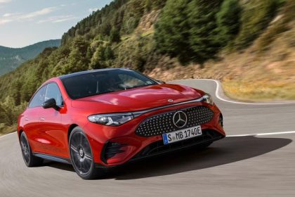 Mercedes CLA ziskal titul Europske auto roka 2026 Skoda Elroq je tesne za nim