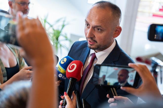 Opozicia reaguje na Zilinkove zaloby a kritizuje tender zachranky