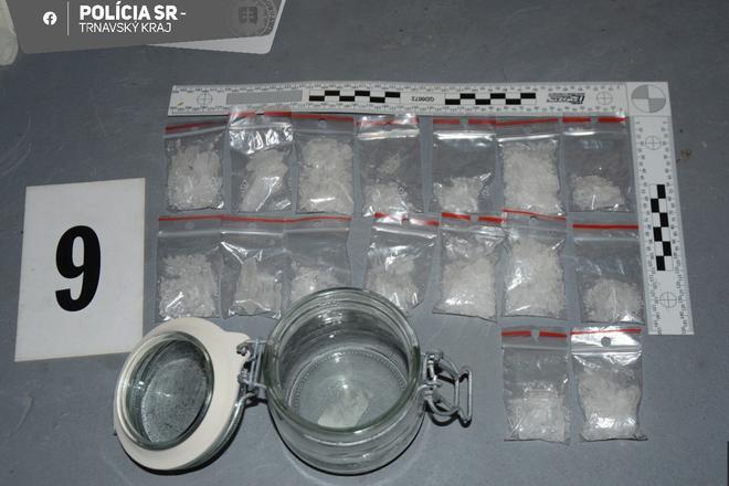 Policajti zachytili 2 500 kilogramov drog minuly rok