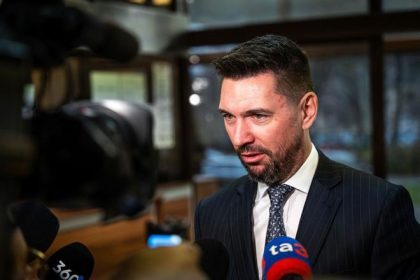 Polnohospodari celi podla Takaca rastucej konkurencii tlaku na ceny a neistote