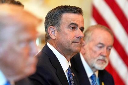 Polsky vicepremier a minister obrany sa tajne stretol s riaditelom CIA