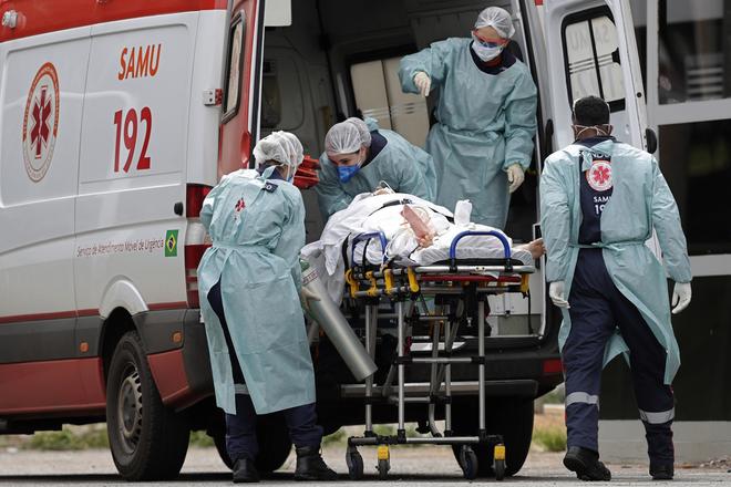 Pri celnej zrazke autobusu a kamionu v Brazilii zahynulo aspon 11 ludi