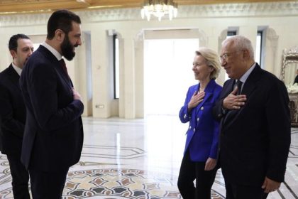 Sefka Europskej komisie sa v Syrii stretla s docasnym prezidentom Sarom prislubila pomoc pri obnove krajiny