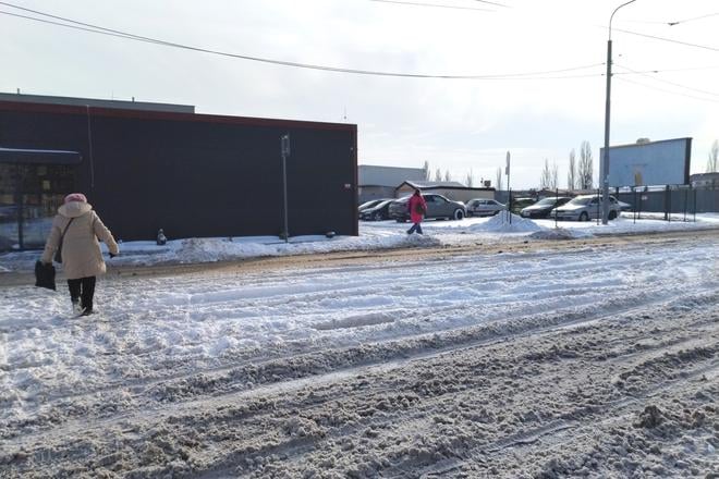 Silne snezenie zaveje a zladovateny sneh Cesty I II a III triedy su zjazdne s obmedzeniami