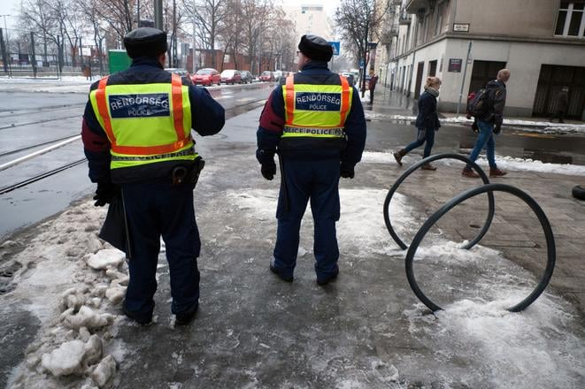 Skoly na vychode Madarska dostali bombovu hrozbu e mailom