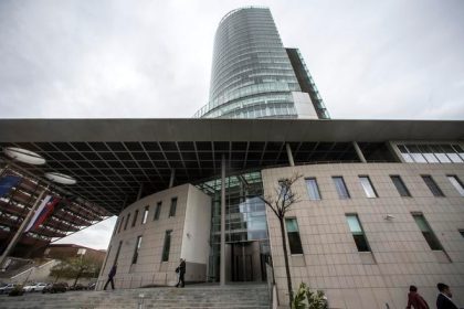 Spomalenie ekonomiky oslabilo rast podnikovych uverov