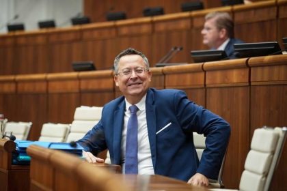 Stat si opat pozicia od Slovakov Na pokrytie deficitu potrebuje stovky milionov eur