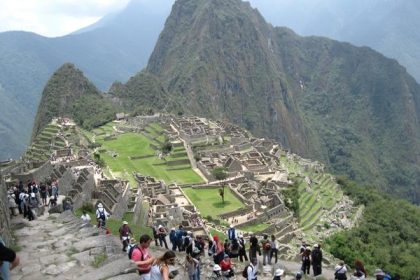 Stovky turistov evakuovali po zrazke vlakov pri Machu Picchu