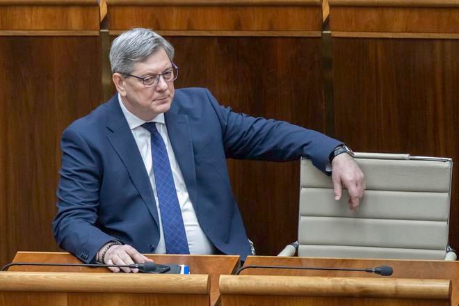 Ustavny sud je podla ministra Suska nadmerne zatazeny agendou prietahov v konani