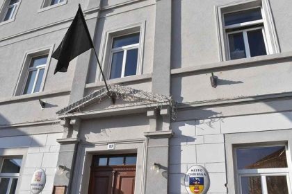 Utocnik z Chribskej vypalil stovku nabojov doma mal dalsie zbrane