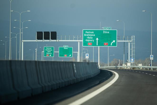 V roku 2050 bude o tretinu viac aut ale jazdit budeme menej