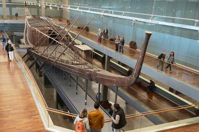 Velke egyptske muzeum obnovuje staroveke plavidlo