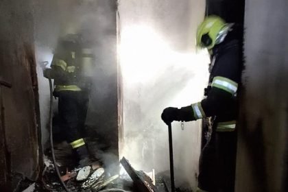 Zachranari osetrili jednu osobu po poziari domu