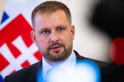 minister Sasiko predstavil poslancom plan narodneho nemocnice vo Vajnoroch