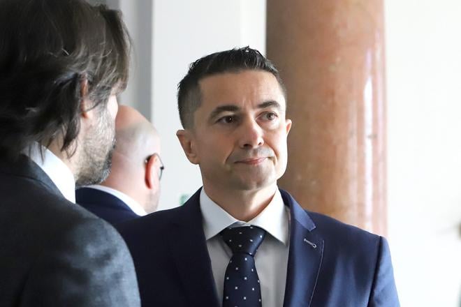 Fico sa zastal odsudenho Kuruca V banke ma luxus a marketing v hodnote statisticov