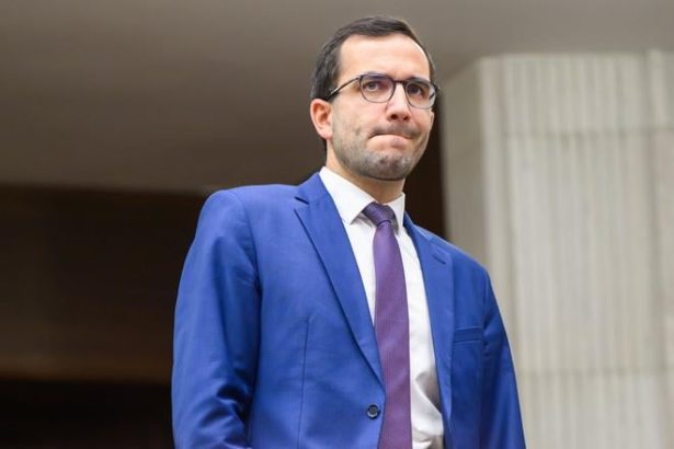 Hnutie Slovensko kritizuje myslienky na zrusenie hlasovania postou zo zahranicia