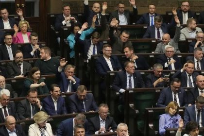 Klub koalicnej strany Polsko 2050 sa rozdelil na dve casti