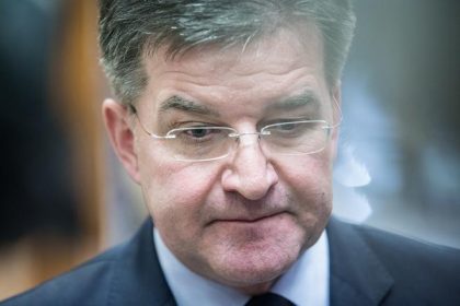 Lajcak konci ako poradca Fica premier prijal jeho ponuku na ukoncenie spoluprace SME Minuta