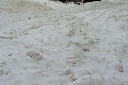 Lavina sposobila vykolejenie vlaku vo Svajciarsku pravdepodobne su aj zraneni