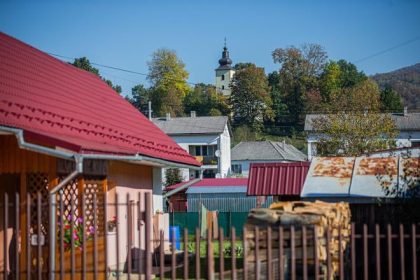 Novy obciansky zakonnik sa zaobera aj susedskymi vztahmi komu patri ovocie z presniavajucich vetiev a kto ich bude moct orezat