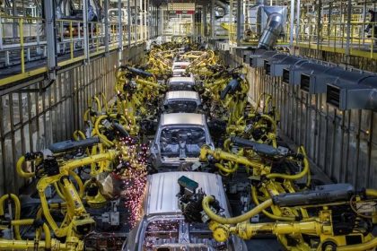 Priemysel sa v poslednych rokoch tak prudko neznzil Znepokojujco spomauje hospodrstvo automobilky nezvldaj