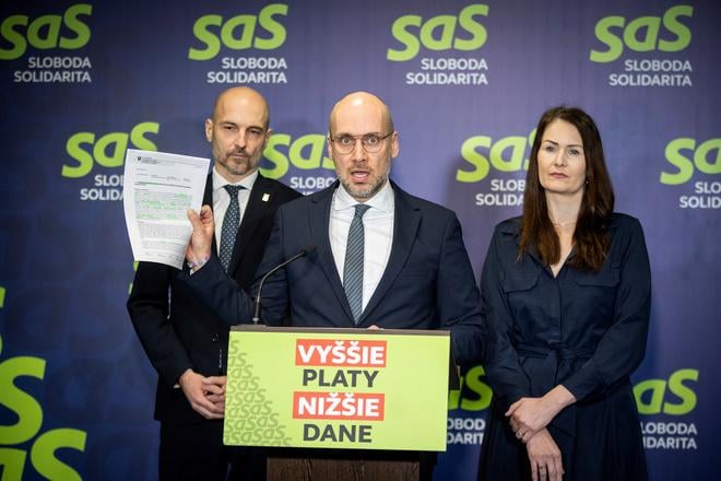 SaS vyzvala ministerstvo aby pri EIA bateriovej fabriky v Suranoch zohladnilo Madarsko