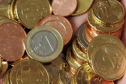 Svedsko uvazuje o zavedenie eura Vlada uz podnikla prve opatrne kroky v tejto oblasti