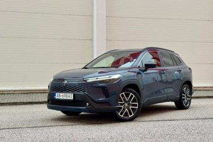 Toyota Corolla Cross je tichsia pohodlnejsia a este uspornnejsia testovanie