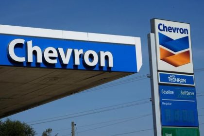 Trump povolil Chevronu a styrom europskym ropnym spolocnostiam obnovit cinnost vo Venezuele