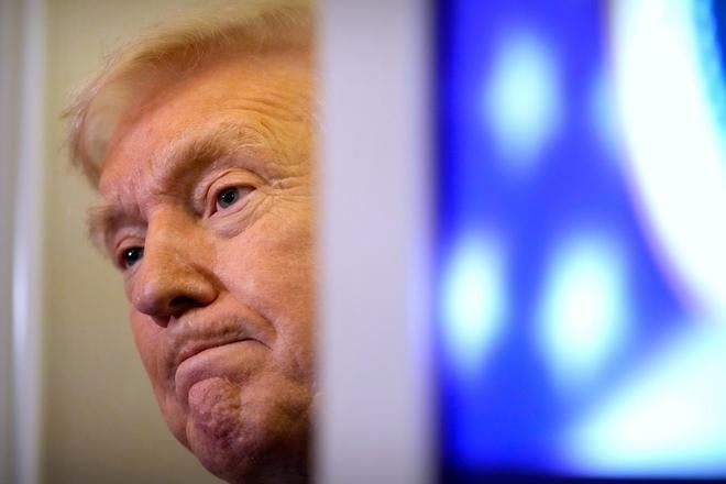 Trump sa distancoval od urazliveho videa s Obamovcami no ospravedlnenie neplanuje