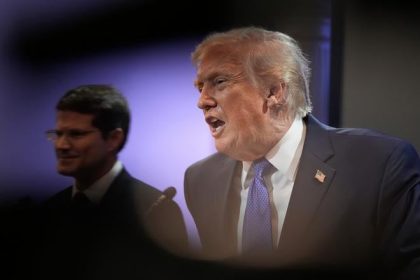 Trump zvysuje cla na tovar dovazany do USA na 15 percent