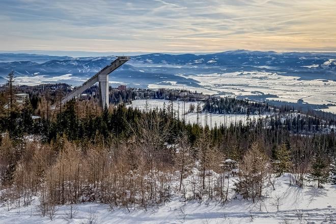 V stredu treba v niektorych oblastiach ocakavat silnejsi vietor na horach