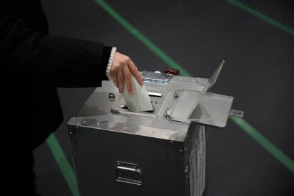 Volby sa zacali v Japonsku favoritom je strana premirky Takaiiovej