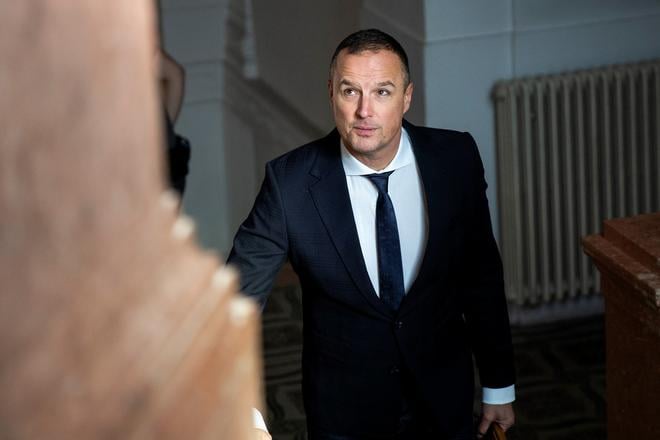 obzalovany poradca premiera lindtner poziadal aby si sam precital svedectva svedkov
