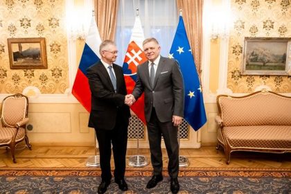 premier sa stretol s novym ruskym velvyslancom a zdraznil vyznam dialogu