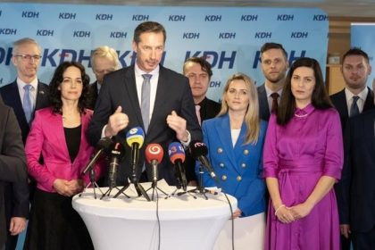 Ak sa nevyriesi chaos v zakonodarnom zbore KDH zacne zbierat podpisy na odvolanie Rasiho