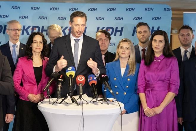 Ak sa nevyriesi chaos v zakonodarnom zbore KDH zacne zbierat podpisy na odvolanie Rasiho